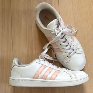 Adidas Grand Court White with Pink Stripe Sneaker. Size 8.5
